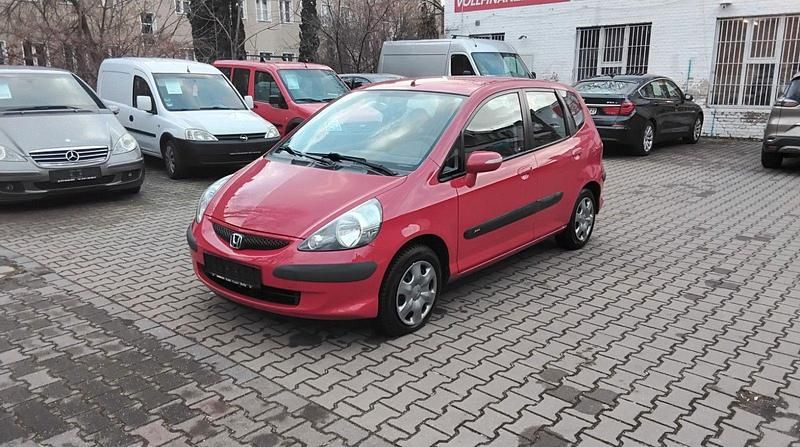 Rot Gebraucht 2005 Honda Jazz LS Kleinwagen | 1.950 € (Fairer Preis) - Bild 1/4