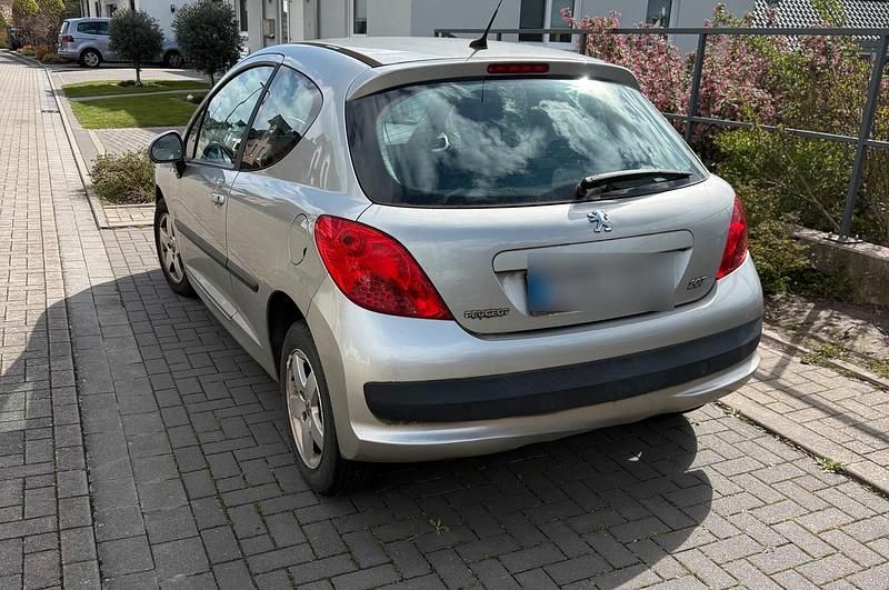 Gebraucht Peugeot 207 74 PS (54 kW) 2009 Andere farben Coupé