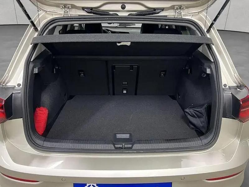 Gebraucht VW Golf VIII Life 131 PS (96 kW) 2024 Silber Limousine