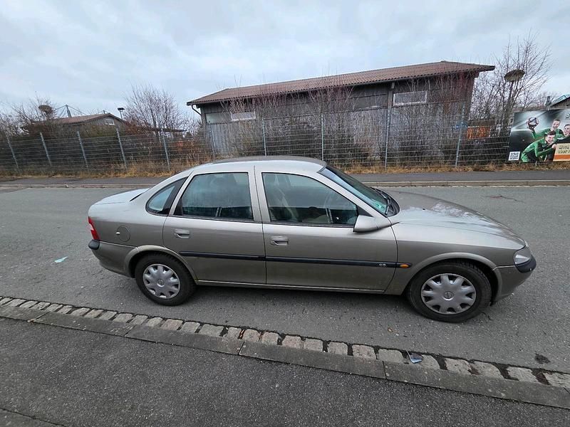 Gebraucht Opel Vectra 110 PS (80 kW) 1996 Gold Limousine
