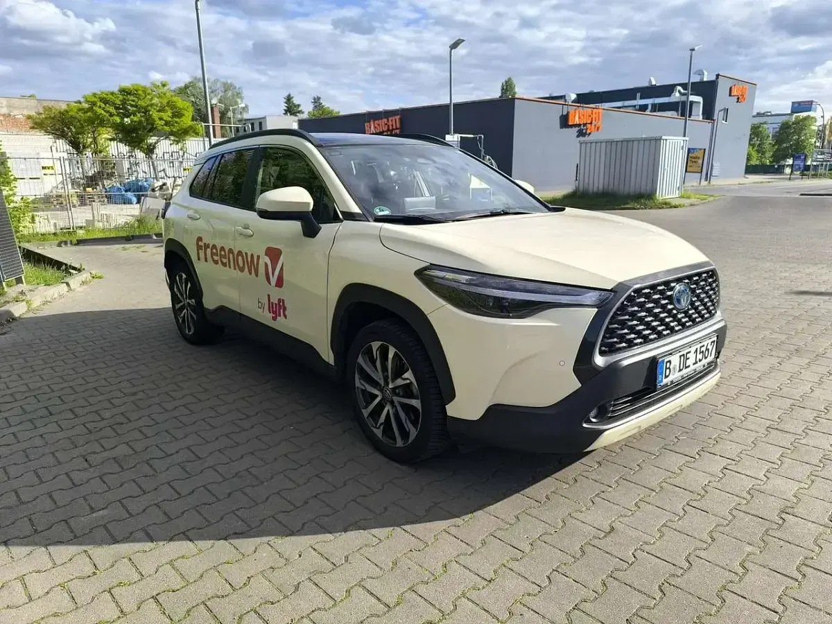 Gebraucht Toyota Corolla Cross Team 197 PS (144 kW) 2024 Weiß SUV