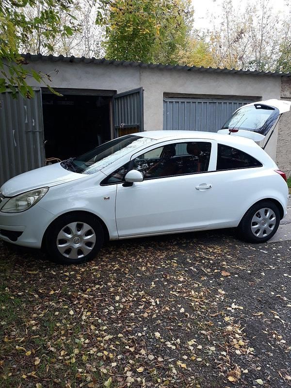 Weiß Gebraucht 2009 Opel Corsa Kleinwagen | 2.550 € (Guter Preis) - Bild 1/4