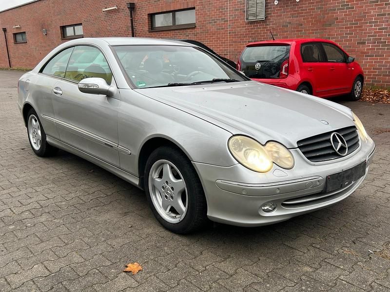 Silber Gebraucht 2002 Mercedes CLK200 | 1.300 € - Bild 1/4