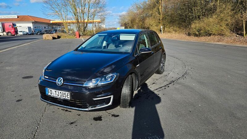 Schwarz Gebraucht 2019 VW e-Golf Kleinwagen | 14.700 € (Fairer Preis) - Bild 1/4