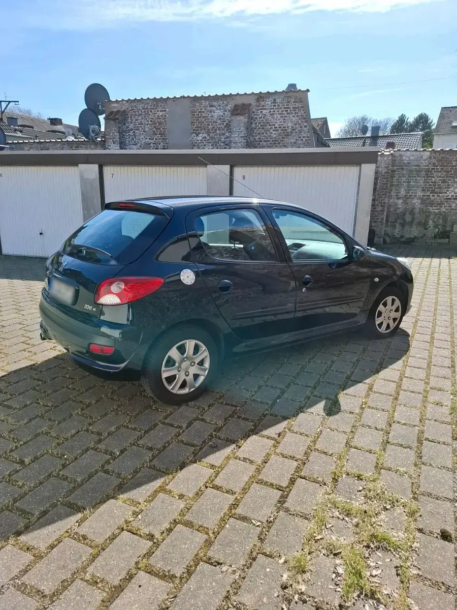 Gebraucht Peugeot 206+ 58 PS (42 kW) 2009 Schwarz Kleinwagen