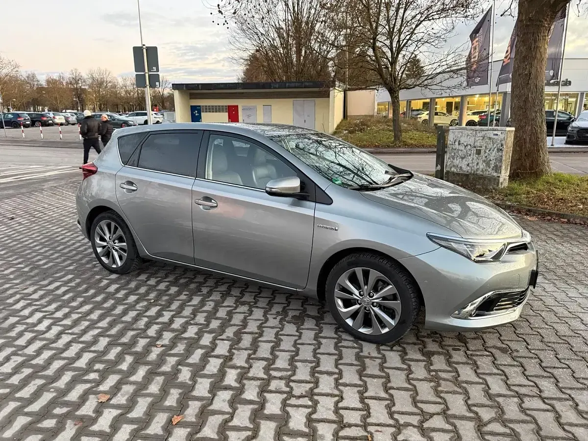 Gebraucht Toyota Auris Hybrid 136 PS (100 kW) 2017 Kleinwagen