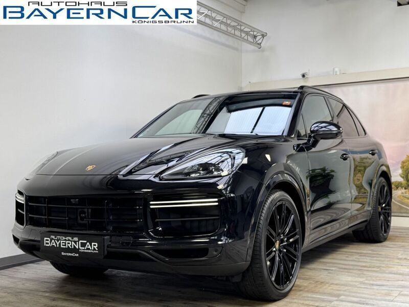 Tiefschwarz metallic Gebraucht 2020 Porsche Cayenne Turbo SUV | 66.489 € - Bild 1/4
