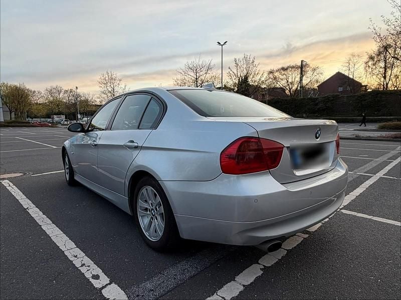 Second-hand BMW 318 143 CP (105 kW) 2008 Argintiu Berlinǎ