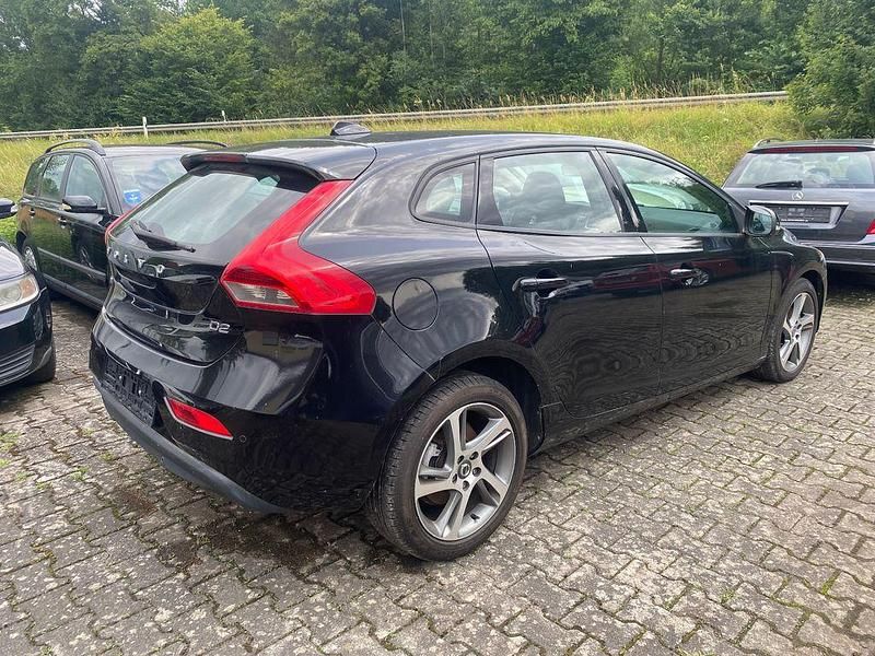 Gebraucht Volvo V40 You! 120 PS (88 kW) 2015 Schwarz Limousine