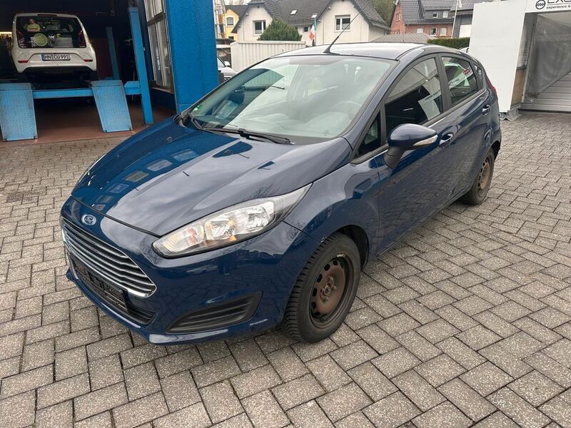 Blau Gebraucht 2014 Ford Fiesta Trend Kleinwagen | 2.200 € (Teuer) - Bild 1/4