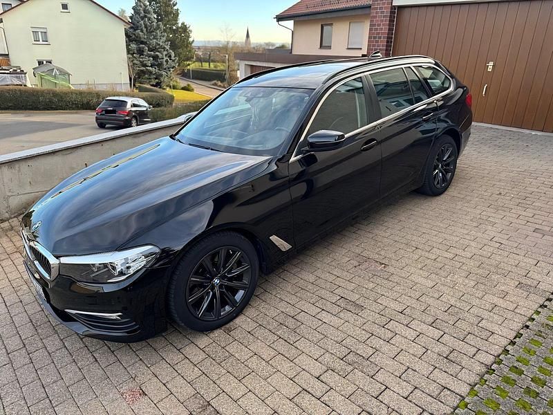 Schwarz Gebraucht 2018 BMW 520 Kombi | 24.450 € (Fairer Preis) - Bild 1/4