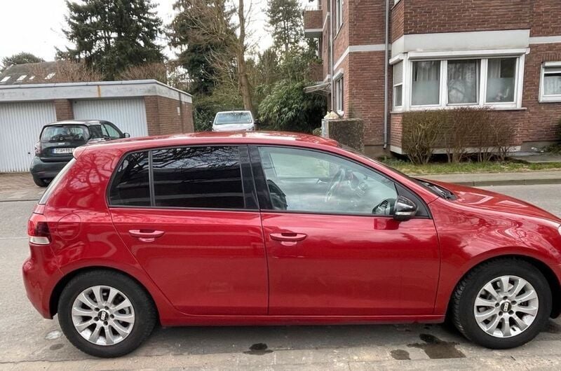 Second-hand VW Golf VI 105 CP (77 kW) 2011 Roșu Hatchback