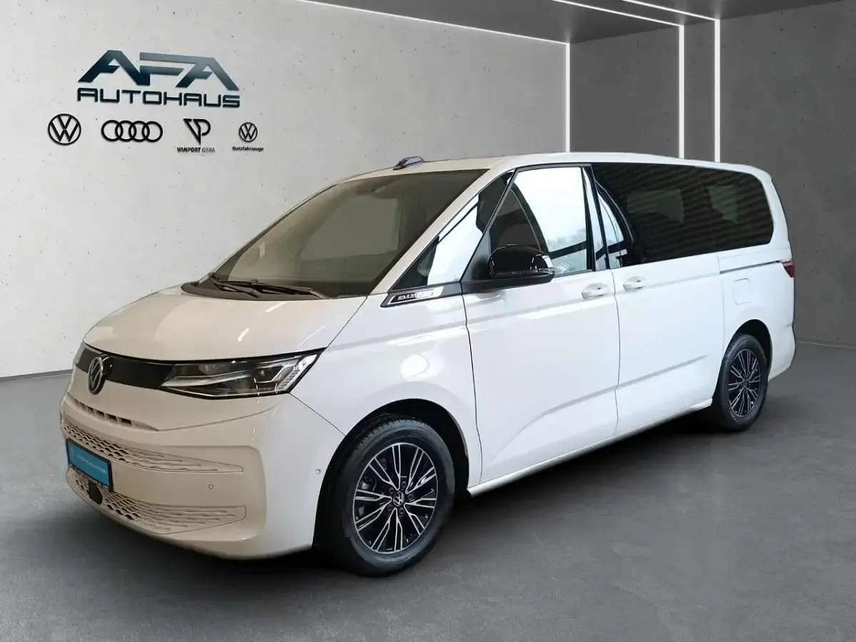 Gebraucht VW Multivan Basis 150 PS (110 kW) 2024 Weiß Van / Kleinbus