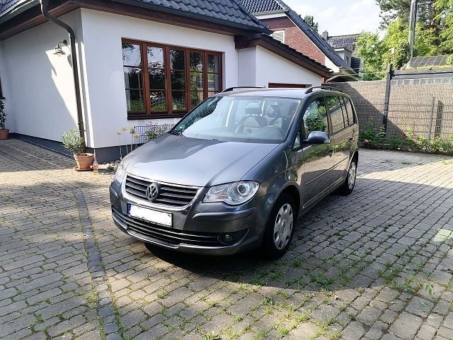 Grau Gebraucht 2007 VW Touran Trendline Van / Kleinbus | 3.950 € (Fairer Preis) - Bild 1/4