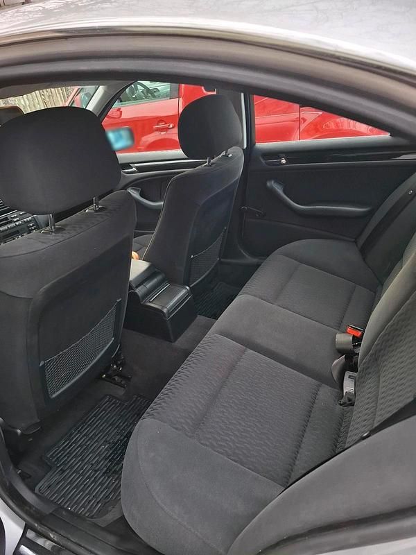 Gebraucht BMW 325 195 PS (143 kW) 2005 Silber Limousine