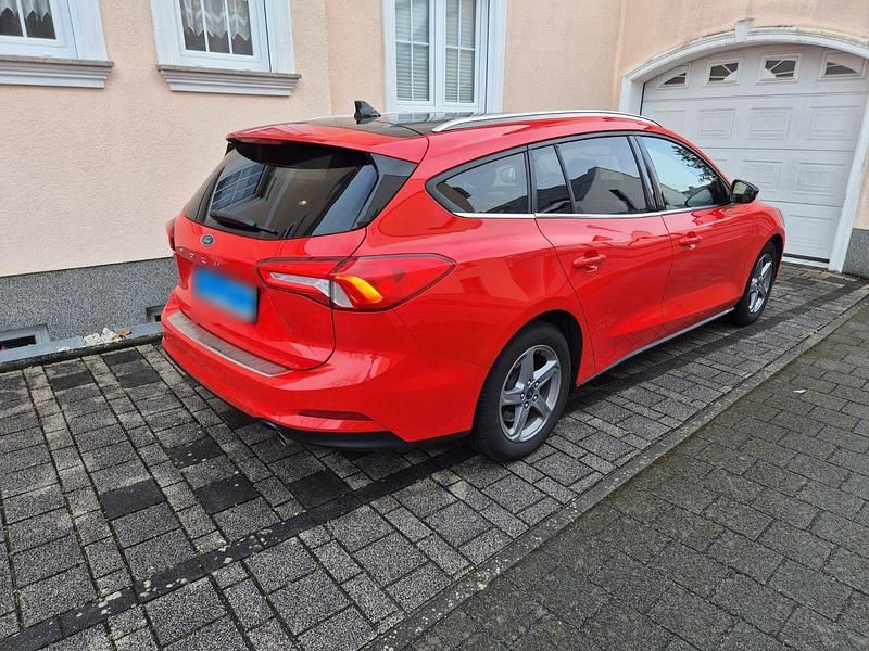Gebraucht Ford Focus Cool & Connect 150 PS (110 kW) 2018 Rot Kombi