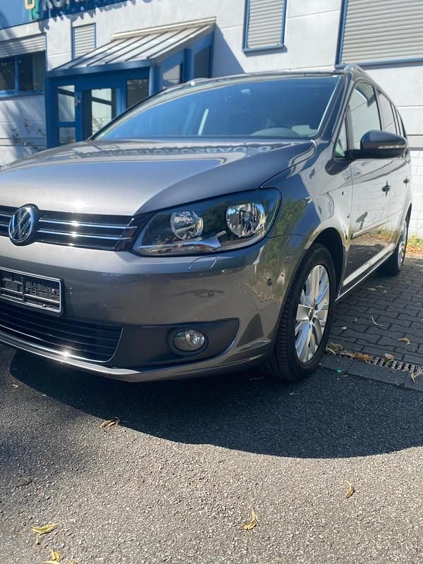 Grau Gebraucht 2013 VW Touran Life Van / Kleinbus | 8.350 € (Superpreis) - Bild 1/4