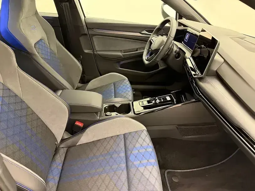 Gebraucht VW Golf VIII R 333 PS (244 kW) 2025 Weiß Limousine