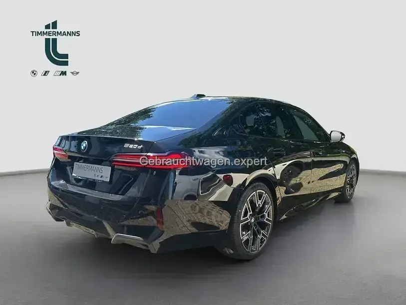 Gebraucht BMW 520 Comfort Edition 197 PS (144 kW) 2025 Saphirschwarz (metallic) Limousine