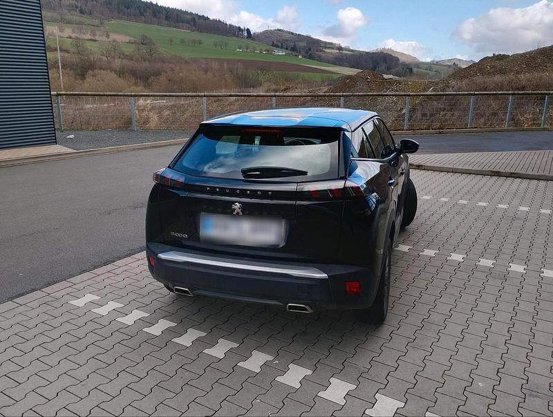 Second-hand Peugeot 2008 130 CP (95 kW) 2021 Negru SUV