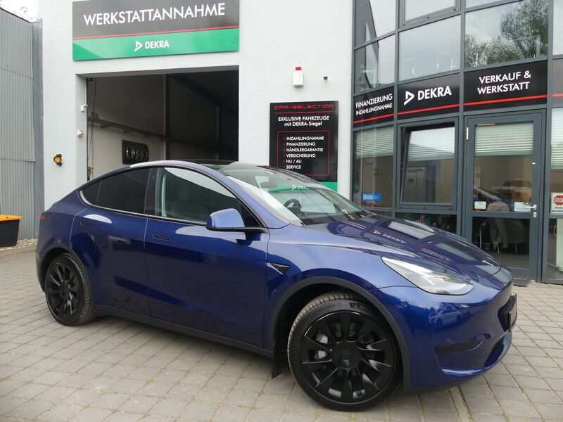 Blau Gebraucht 2024 Tesla Model Y SUV | 36.800 € (Guter Preis) - Bild 1/4