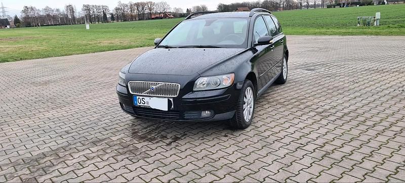 Schwarz Gebraucht 2004 Volvo V50 Kombi | 1.800 € (Superpreis) - Bild 1/4