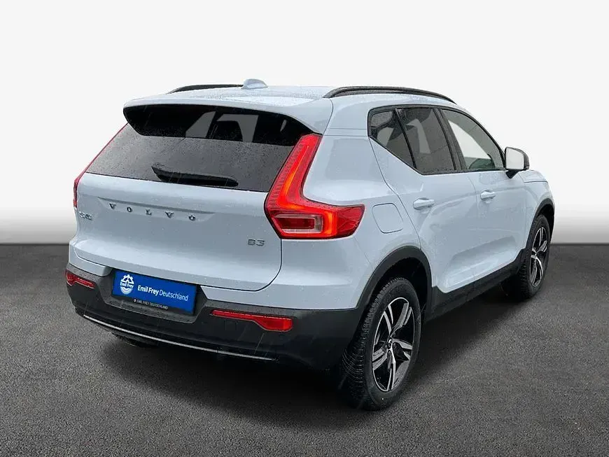 Gebraucht Volvo XC40 Plus 163 PS (119 kW) 2024 Cloud blue metallic SUV