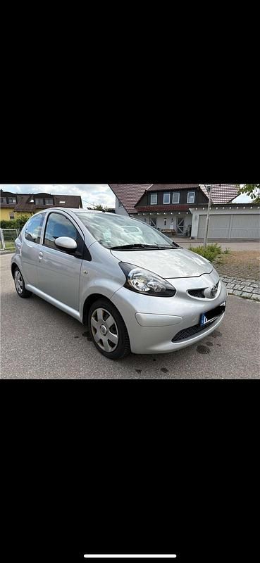 Silber Gebraucht 2007 Toyota Aygo Kleinwagen | 2.000 € (Fairer Preis) - Bild 1/4