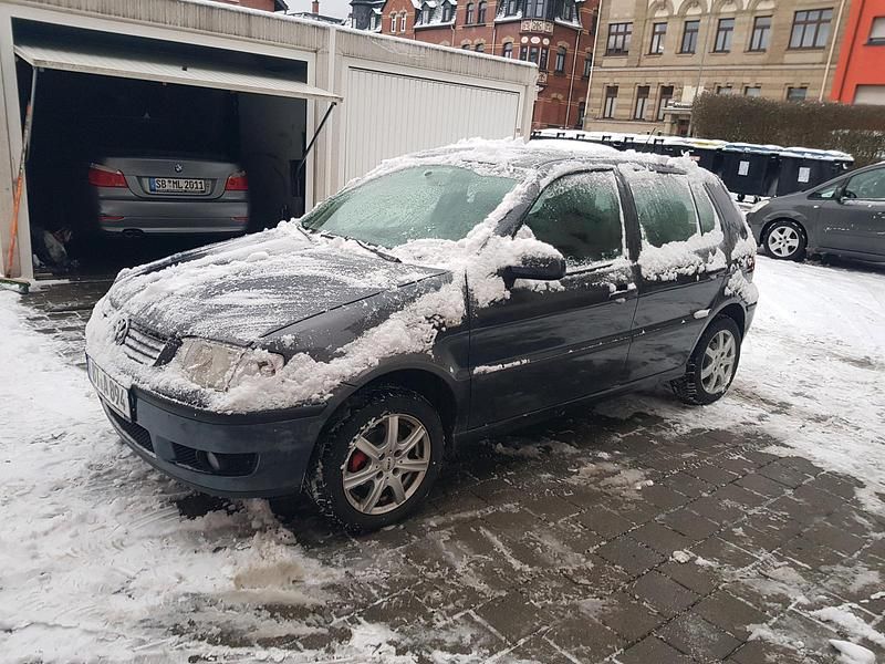 Grau Gebraucht 2001 VW Polo Limousine | 600 € (Guter Preis) - Bild 1/4