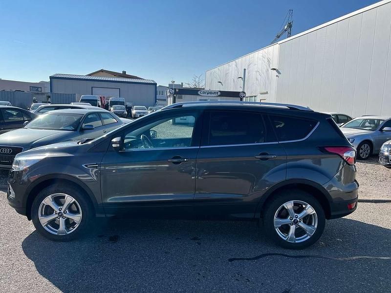 Gebraucht Ford Kuga Titanium 180 PS (132 kW) 2017 Gray metallic SUV