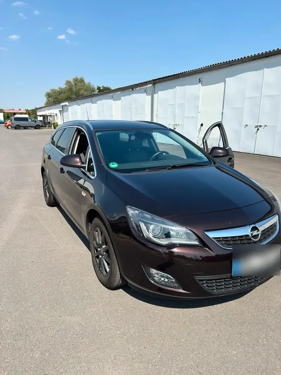 Gebraucht Opel Astra 140 PS (102 kW) 2012 Rot Kombi