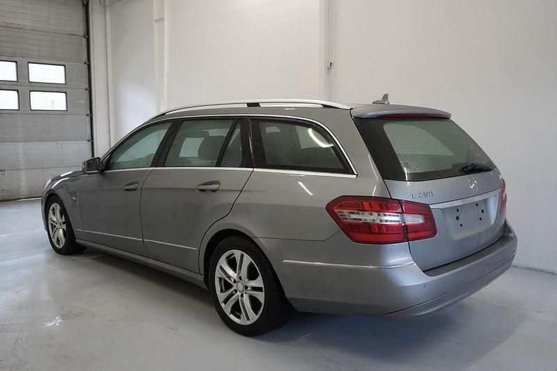 Gebraucht Mercedes E250 Avantgarde 204 PS (150 kW) 2011 Silber Limousine