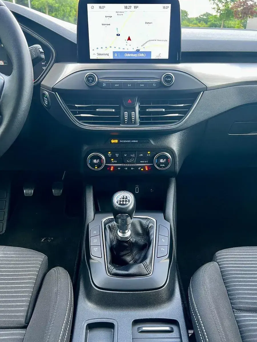 Gebraucht Ford Focus Titanium 125 PS (91 kW) 2020 Schwarz Kombi