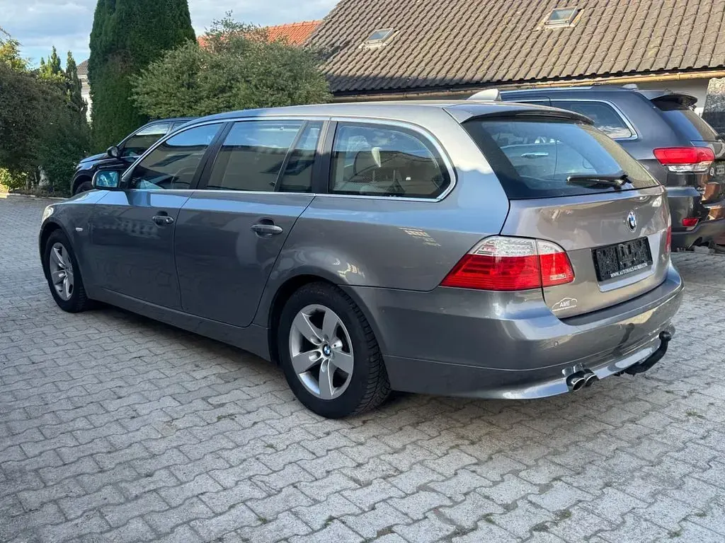 Gebraucht BMW 525 Advantage 177 PS (130 kW) 2007 Grau Kombi