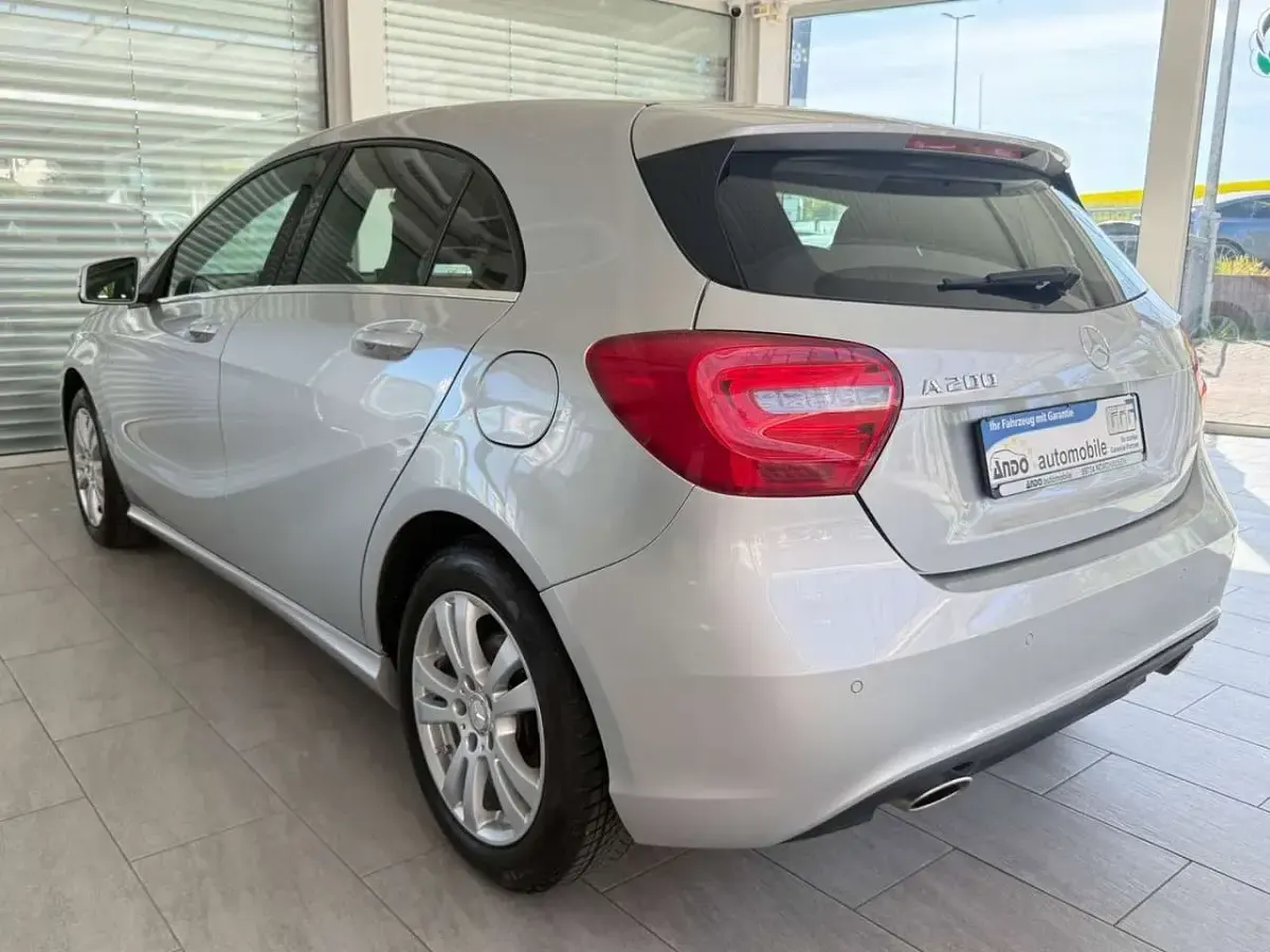 Gebraucht Mercedes A200 Urban 156 PS (114 kW) 2015 Silber Kleinwagen