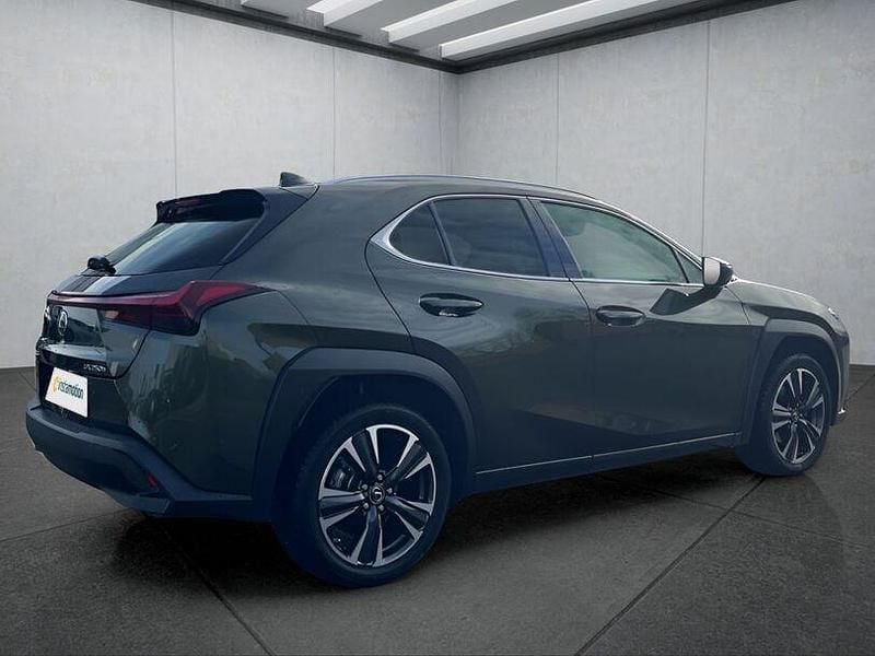 Gebraucht Lexus UX 184 PS (135 kW) 2023 Grün SUV