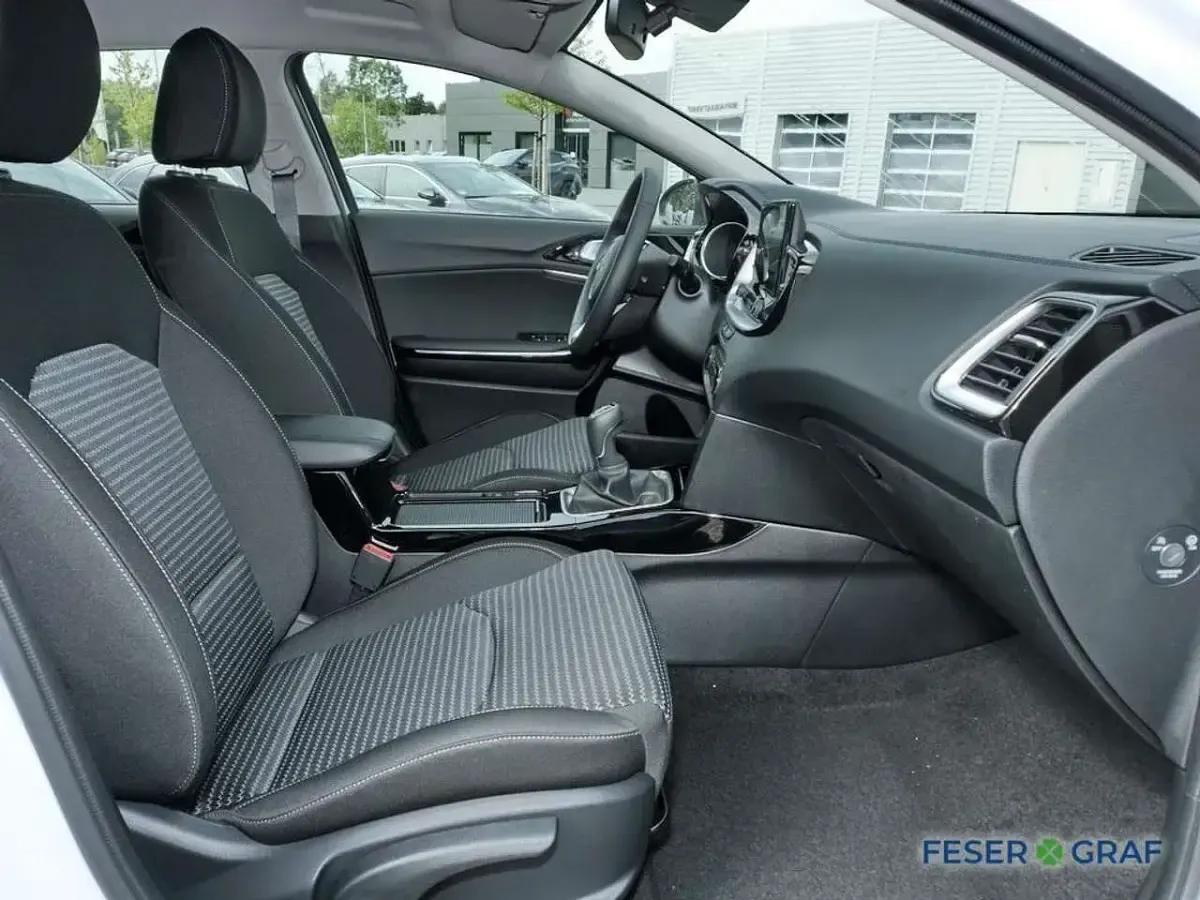 Used Kia Ceed Comfort 140 HP (102 kW) 2024 Black Hatchback