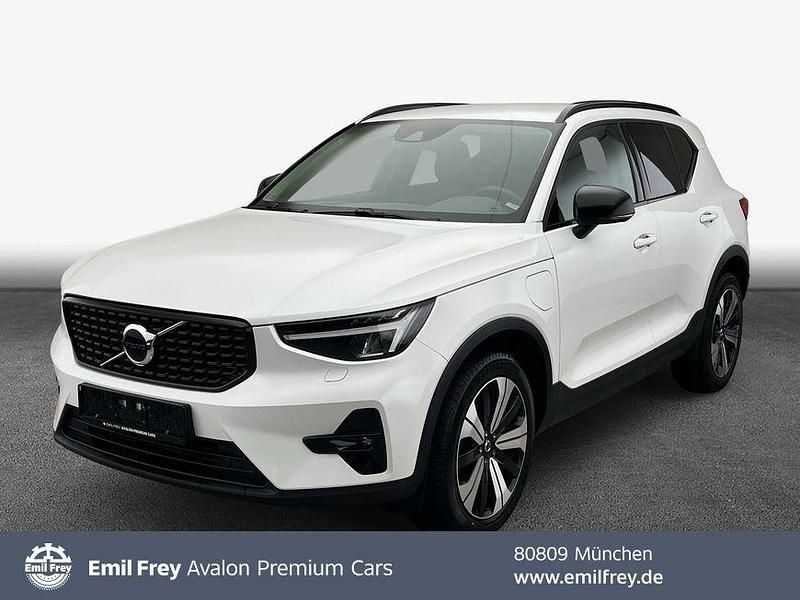 Crystal weißperleffekt Gebraucht 2022 Volvo XC40 Plus SUV | 31.889 € (Fairer Preis) - Bild 1/4