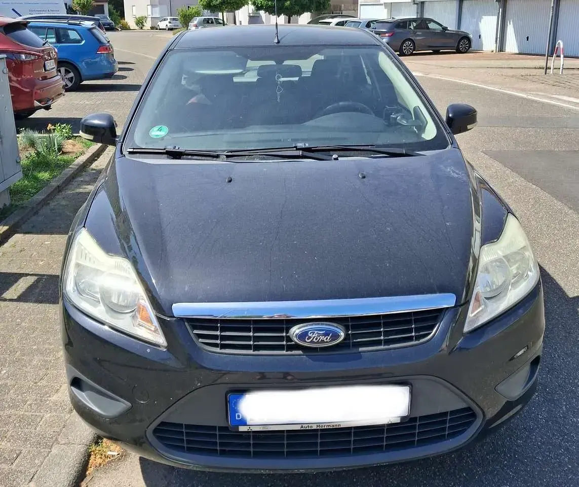 Gebraucht Ford Focus 101 PS (74 kW) 2010 Schwarz Limousine