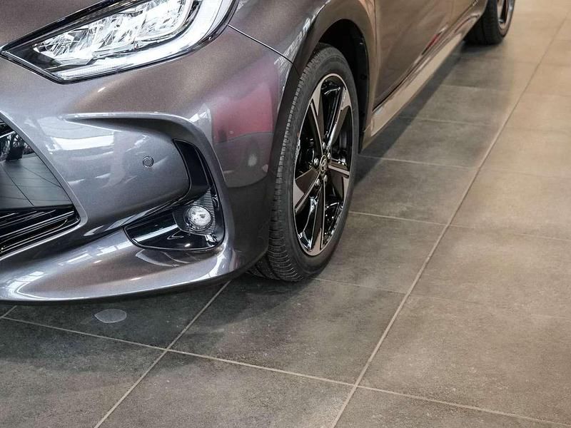 Neu Toyota Yaris Hybrid Style 131 PS (96 kW) 2025 Marlingrau/dach schwarz Kleinwagen