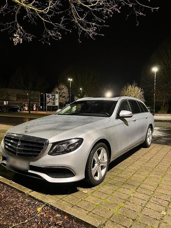 Silber Gebraucht 2017 Mercedes E350 Kombi | 23.000 € (Superpreis) - Bild 1/4