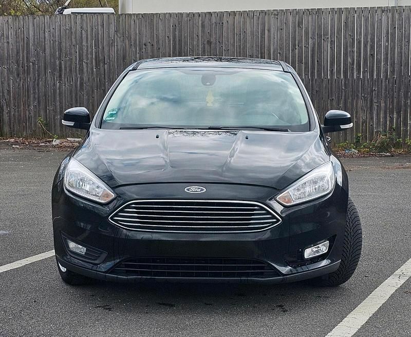 Gebraucht Ford Focus 95 PS (69 kW) 2015 Schwarz Limousine
