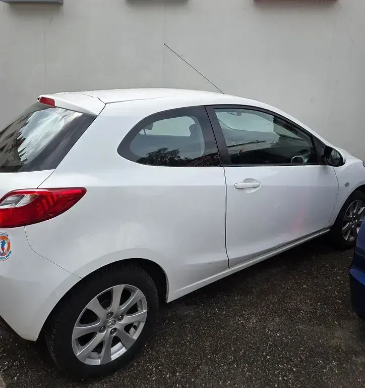 Gebraucht Mazda 2 Impuls 75 PS (55 kW) 2009 Weiß Kleinwagen