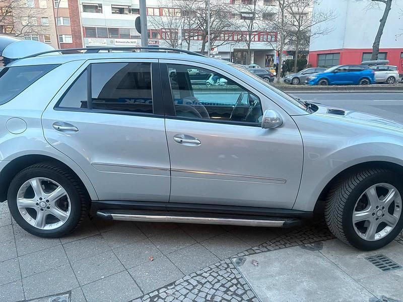 Gebraucht Mercedes ML320 224 PS (164 kW) 2007 Grau SUV