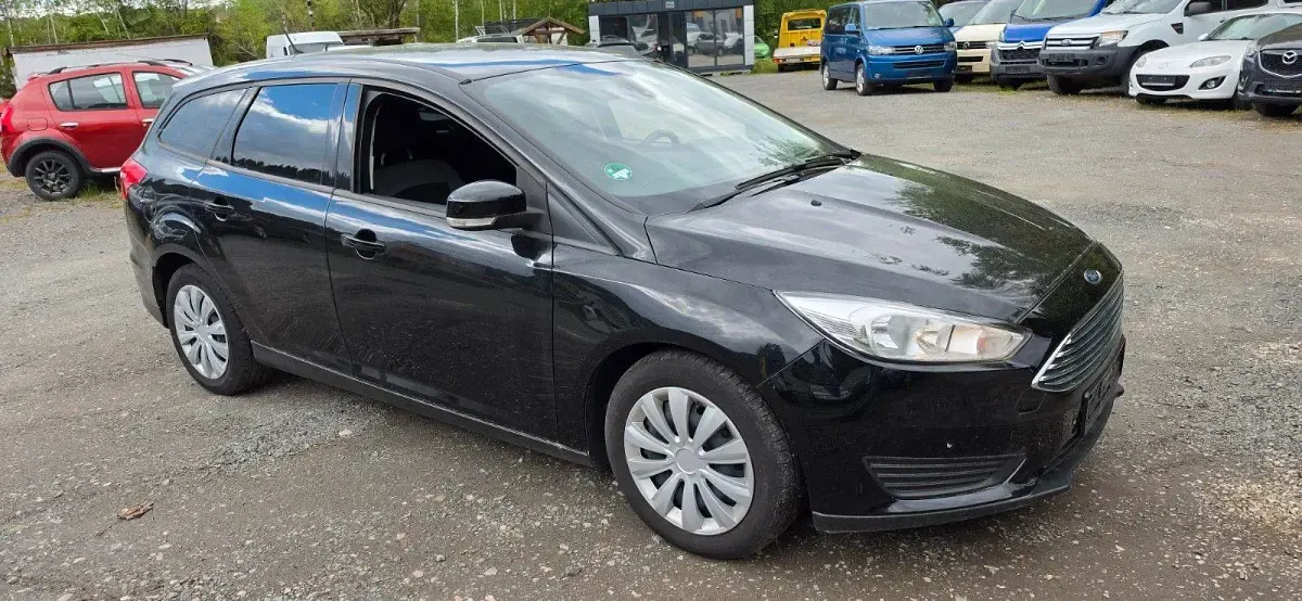 Gebraucht Ford Focus Trend 125 PS (91 kW) 2017 Schwarz Limousine