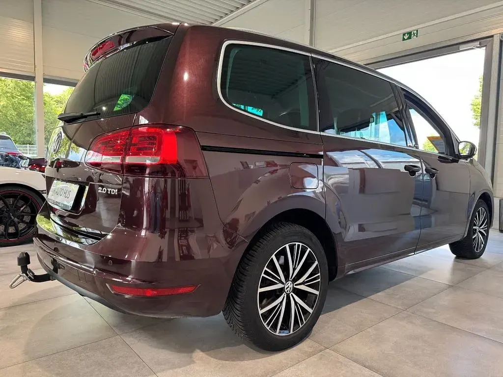 Gebraucht VW Sharan Comfortline 150 PS (110 kW) 2017 Rot Van / Kleinbus