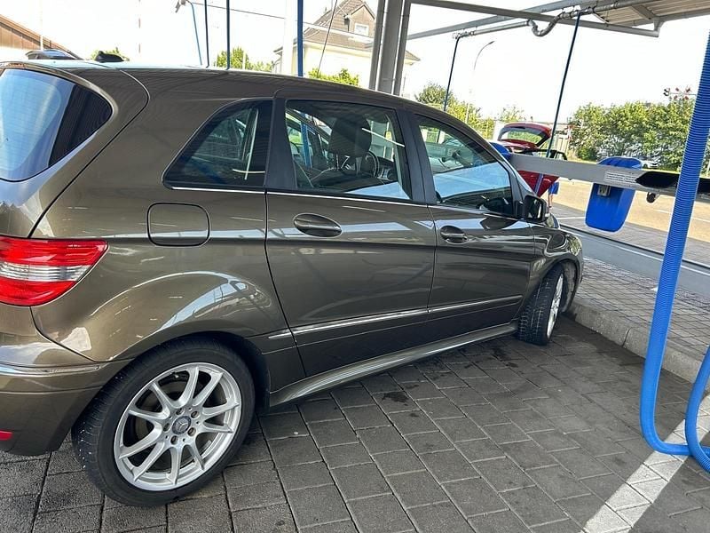 Gebraucht Mercedes B200 140 PS (102 kW) 2010 Van / Kleinbus