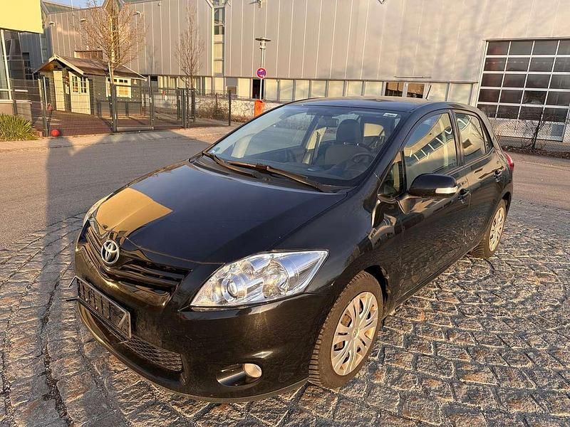 Black metallic Gebraucht 2011 Toyota Auris Edition Kleinwagen | 3.999 € (Fairer Preis) - Bild 1/4