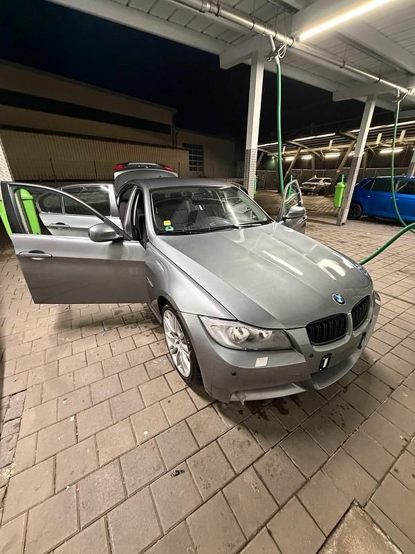 Gebraucht BMW 325 218 PS (160 kW) 2009 Silber Limousine