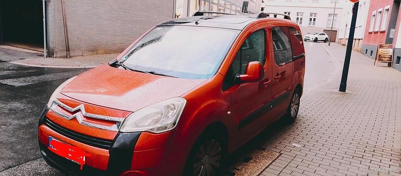 Rot Gebraucht 2009 Citroën Berlingo Van / Kleinbus | 3.500 € (Fairer Preis) - Bild 1/4